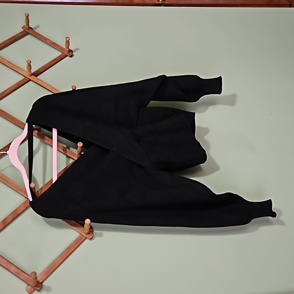 Off shoulder balck sweater size L Love Tree - Picture 4 of 4